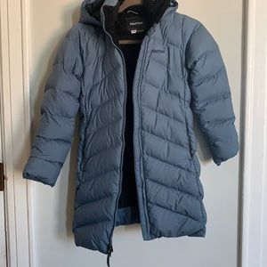 Girls marmot strollbridge down coat in storm cloud.